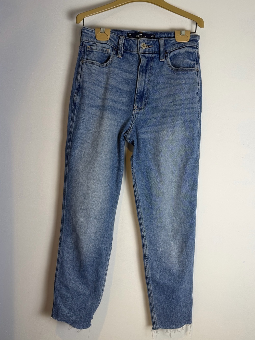 Hollister Ultra High- Rise Mom Jean Vintage Stretch with Raw Hem- Size 5 Short